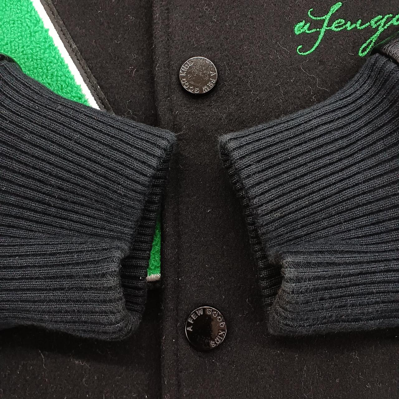 袖口に色褪せあり