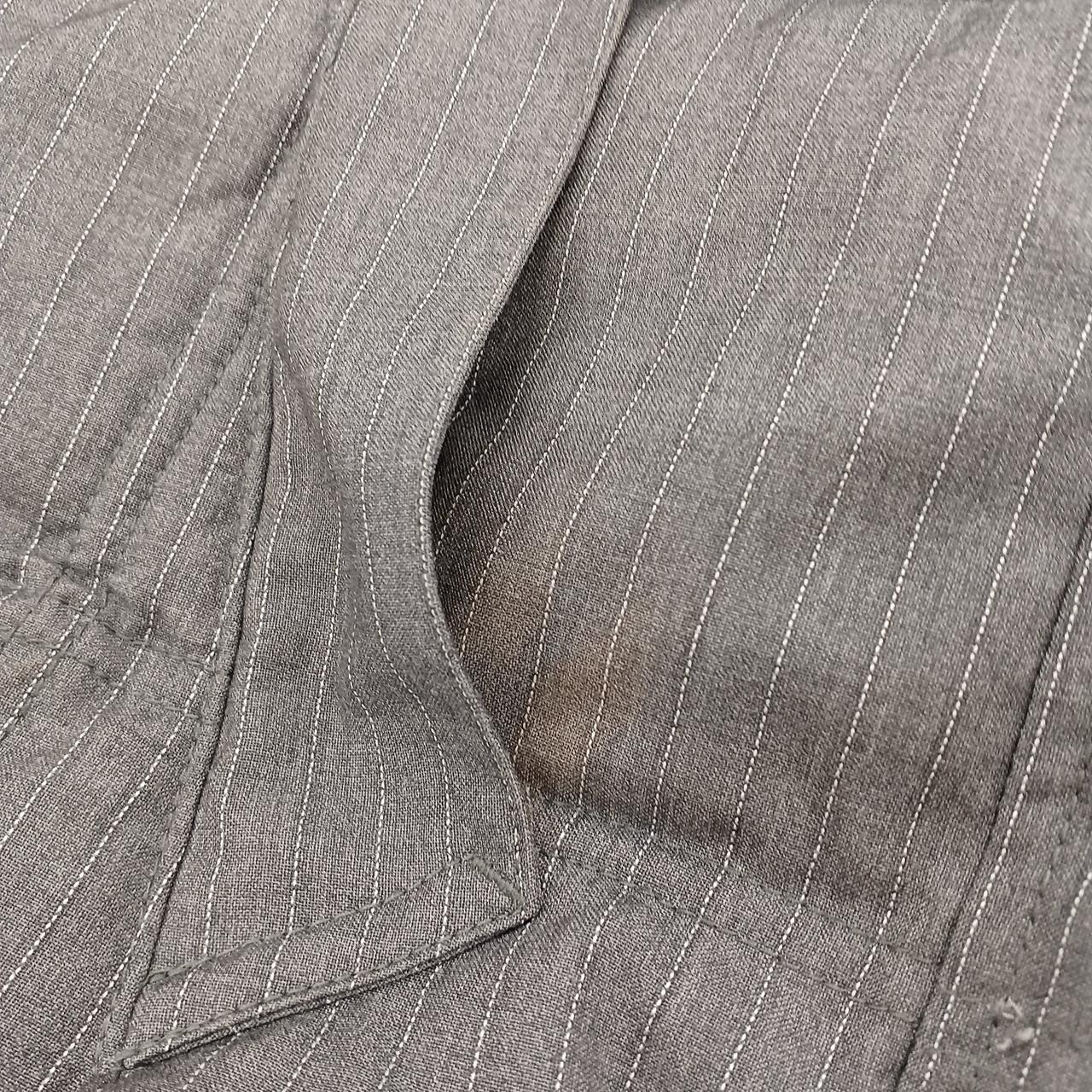 左ポケットに汚れあり