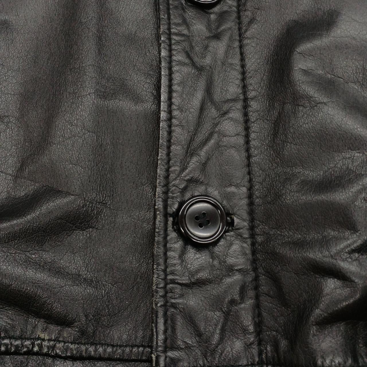 着用によるシワや色褪せあり