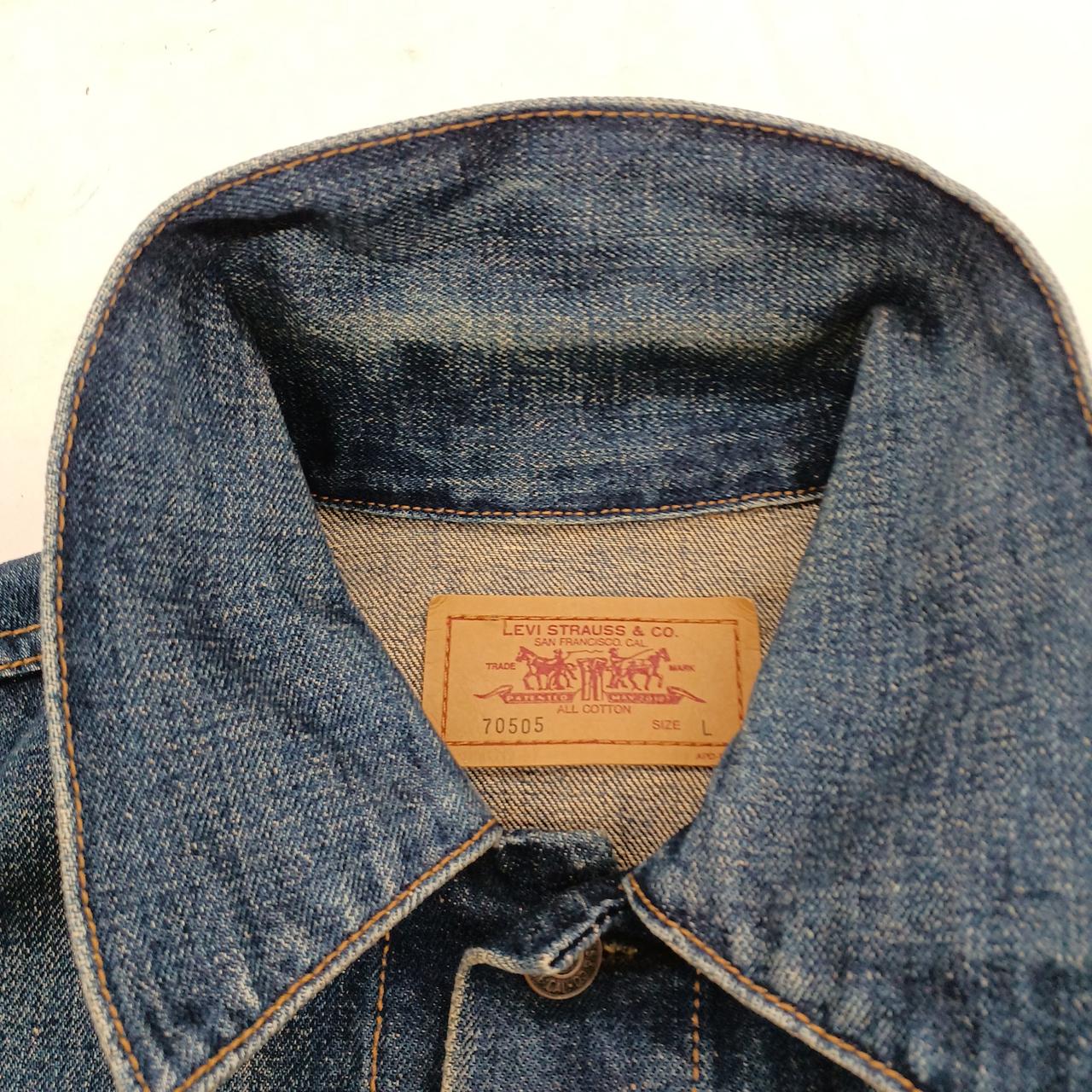 襟ぐりに色褪せあり