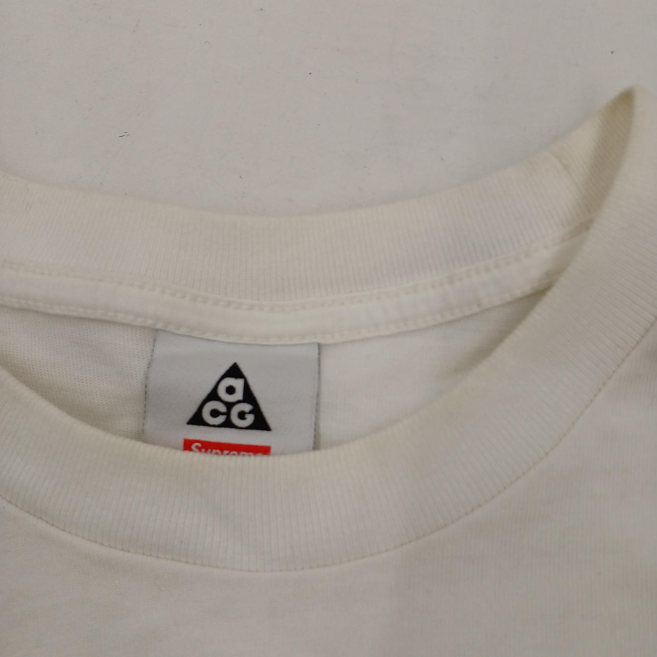 首元汚れがございます。