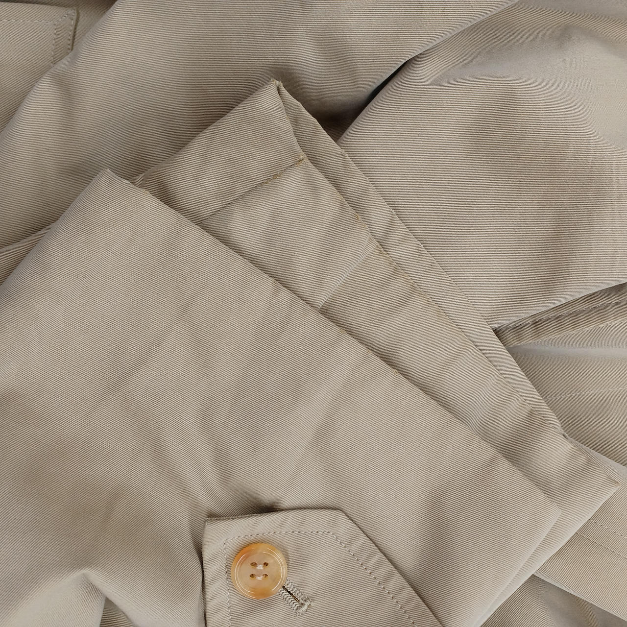 袖口お汚れあります。