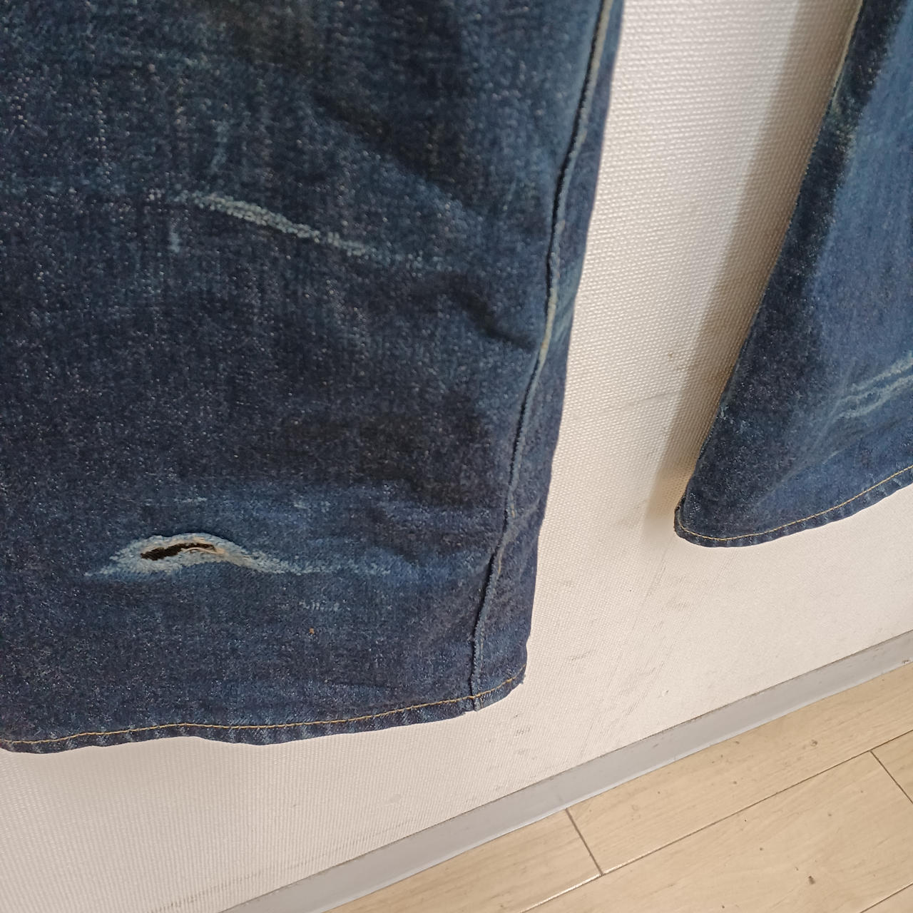 左後ろ破れあり。