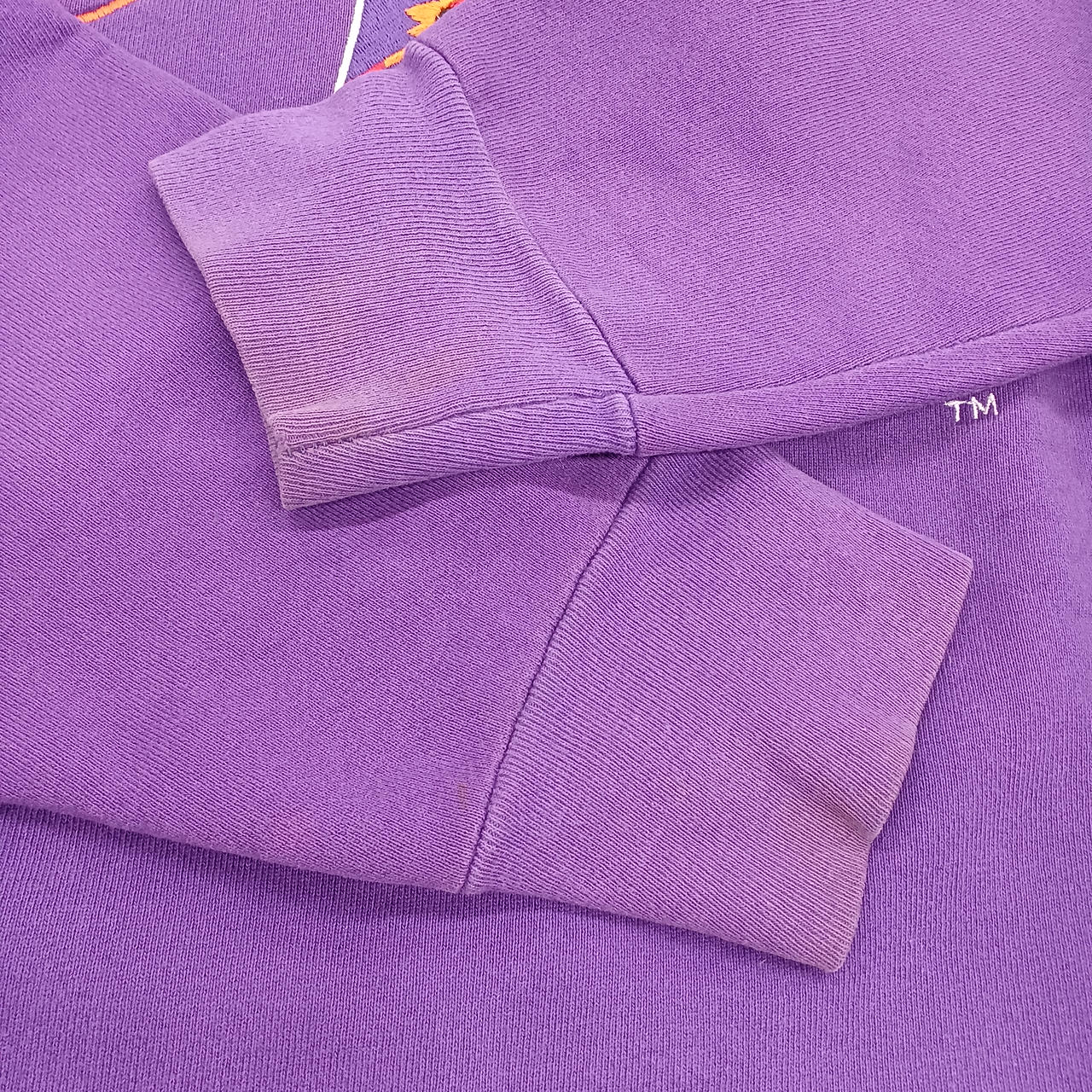 袖口汚れございます。