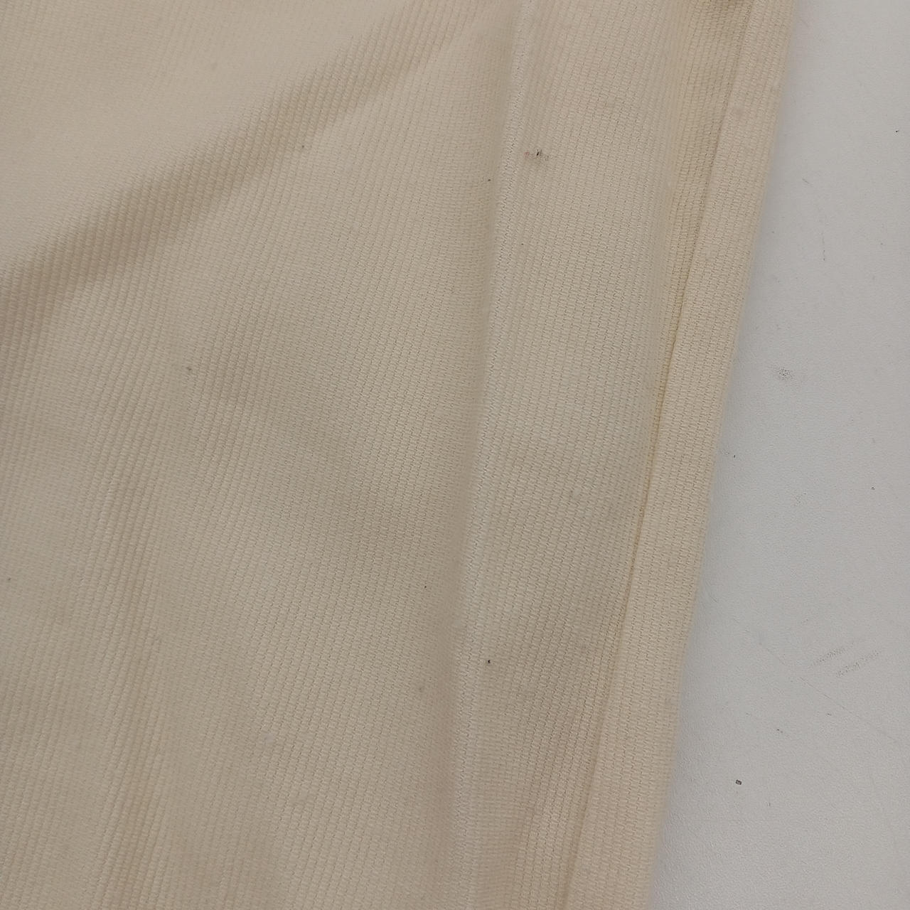全体に毛羽立ちあり