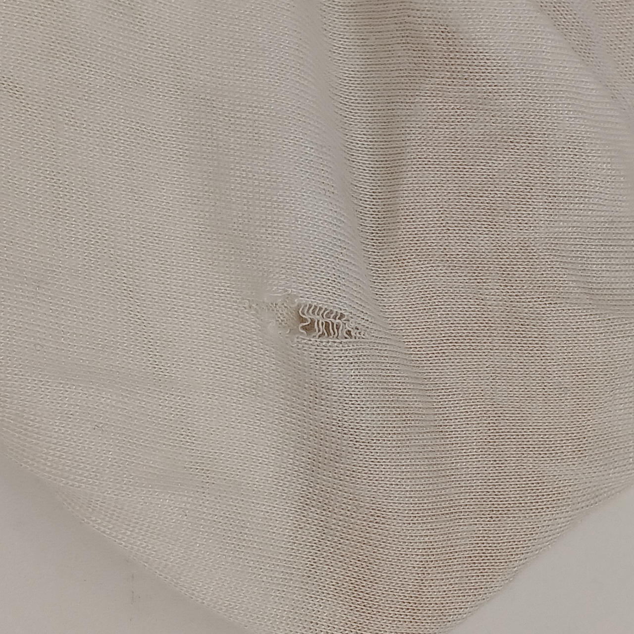 左肩　穴あり