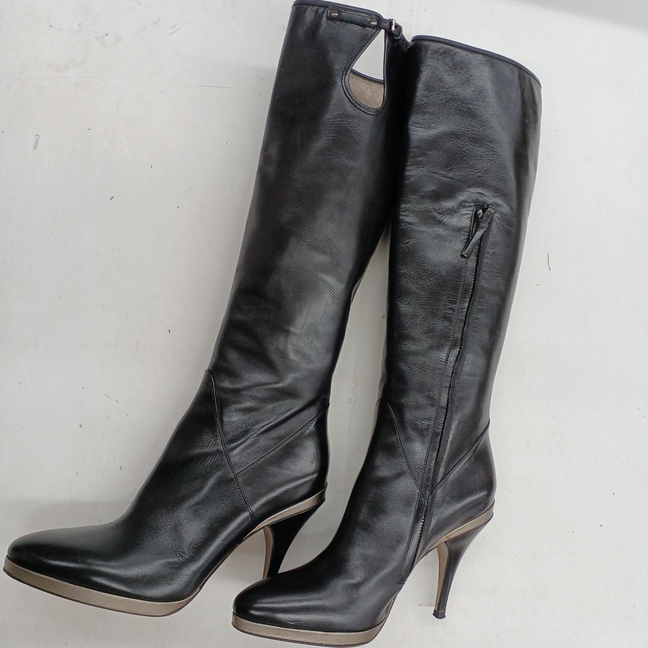 全体的にシワやキズあり