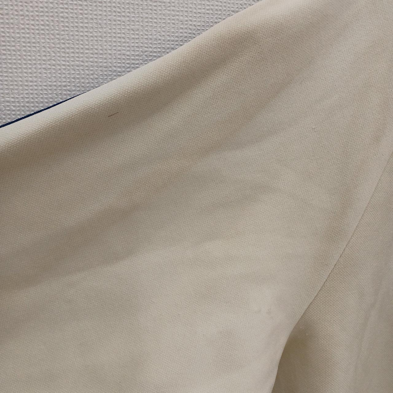 袖汚れ、毛羽立ち