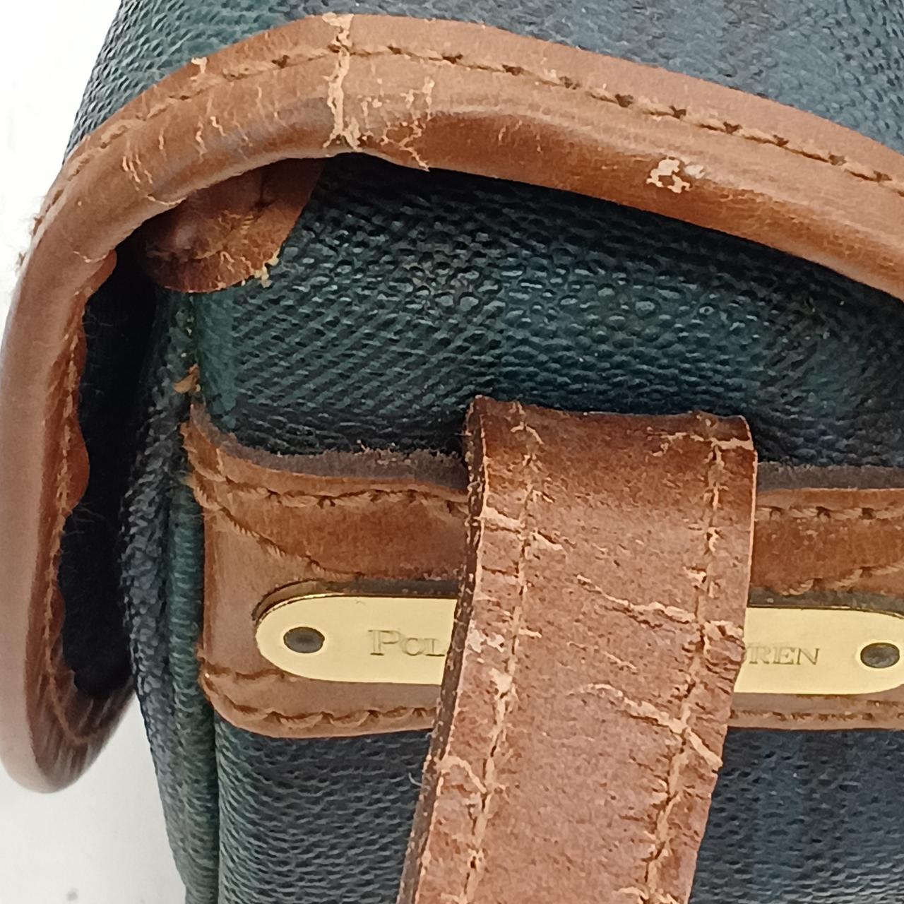 ダメージ箇所ございます。