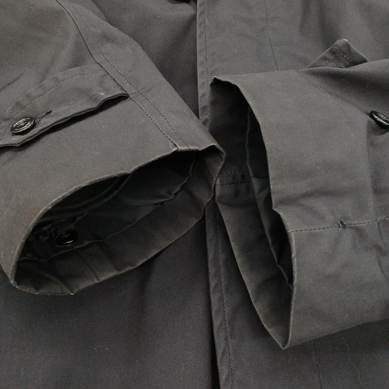 袖口にスレや汚れあり