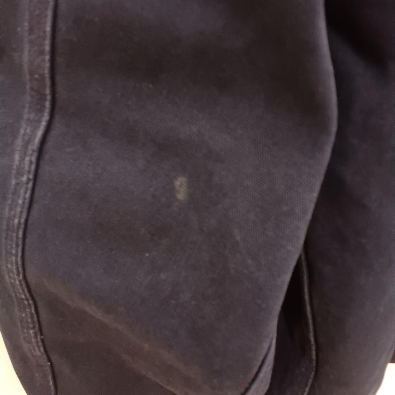 左袖に汚れあり