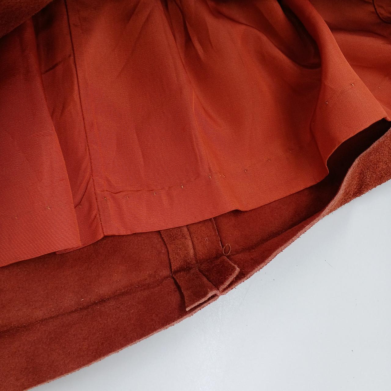 裾部分、全体に剥がれございます。