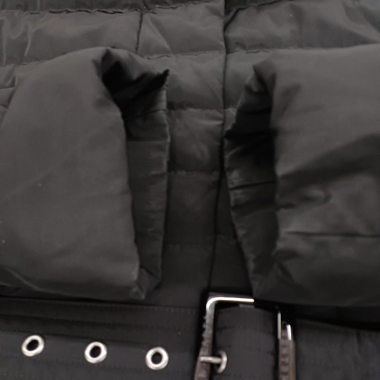 袖口に汚れあり