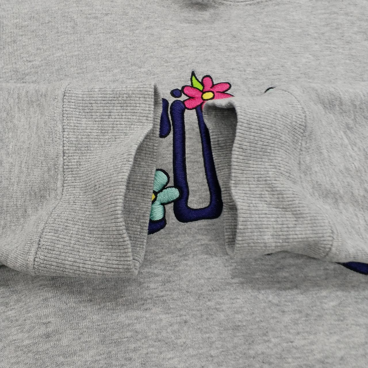 袖口に伸びあり