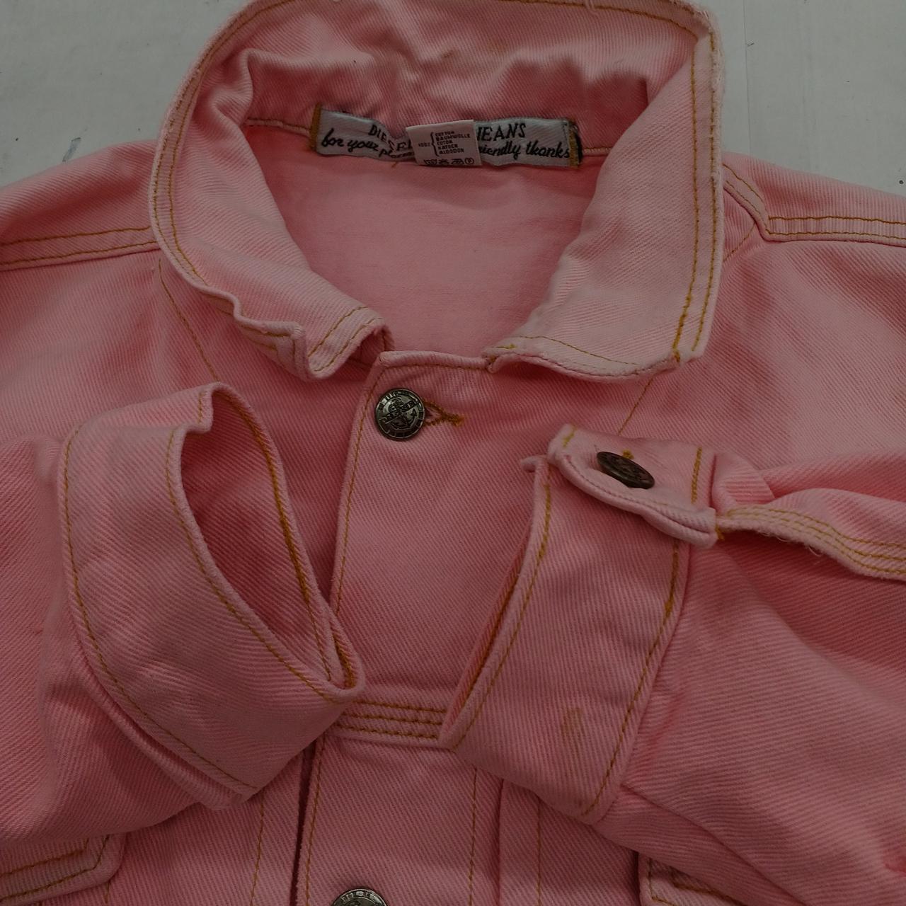 袖口に汚れ
襟ぐりに色褪せあり