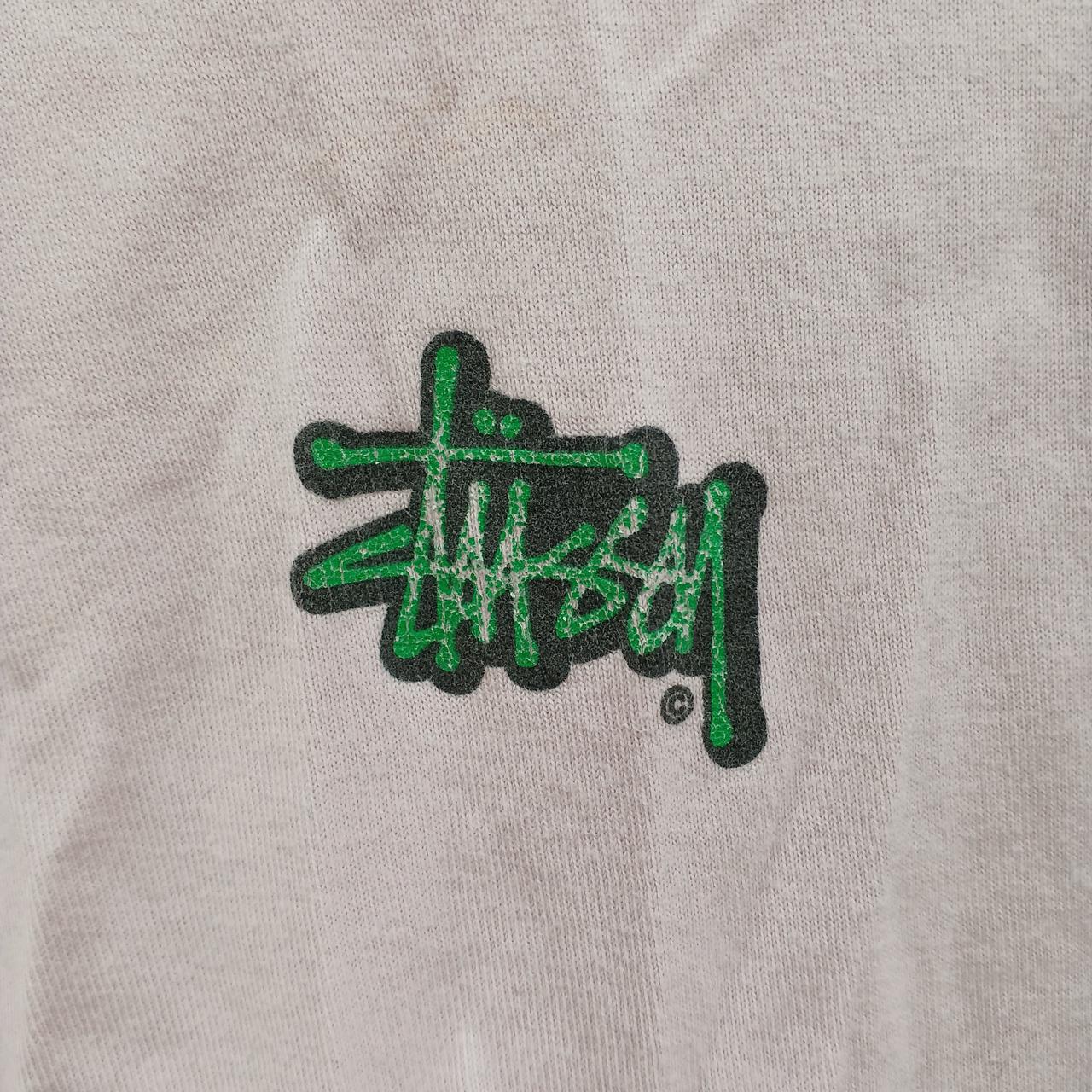 正面のロゴの剥がれがございます。