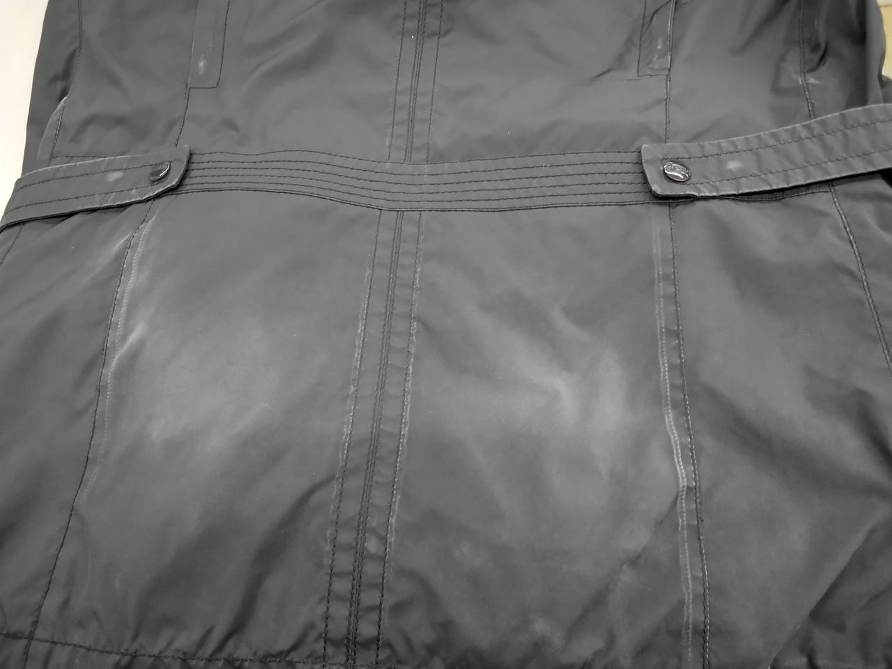 後ろ身頃に擦れ