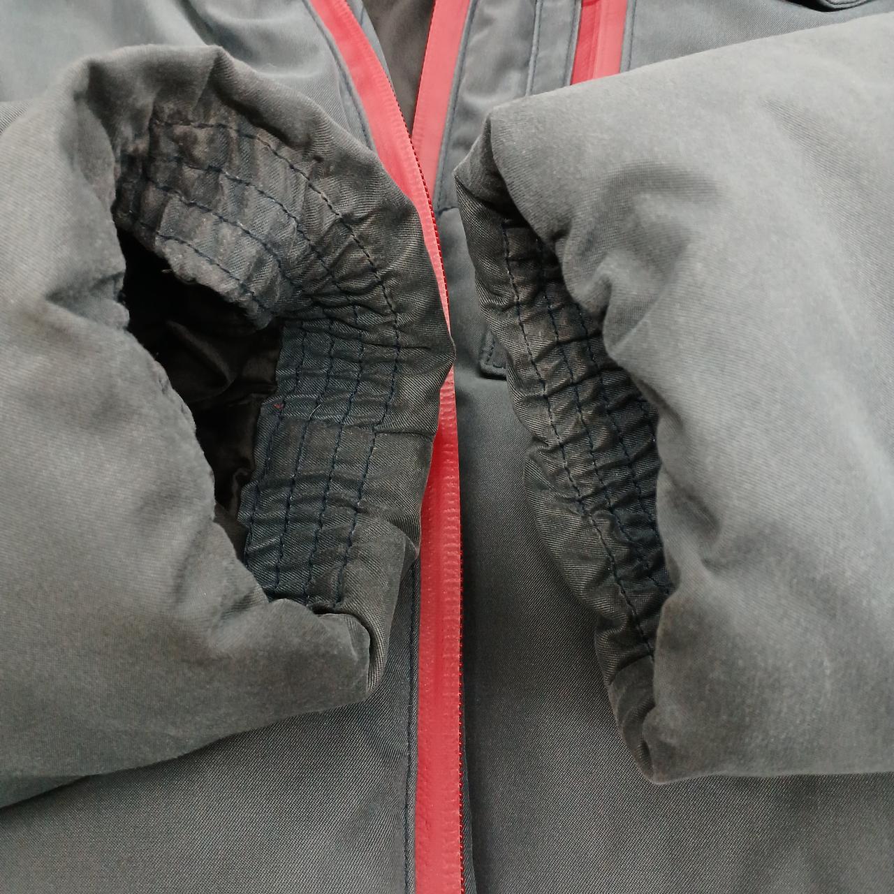 袖口に汚れあり