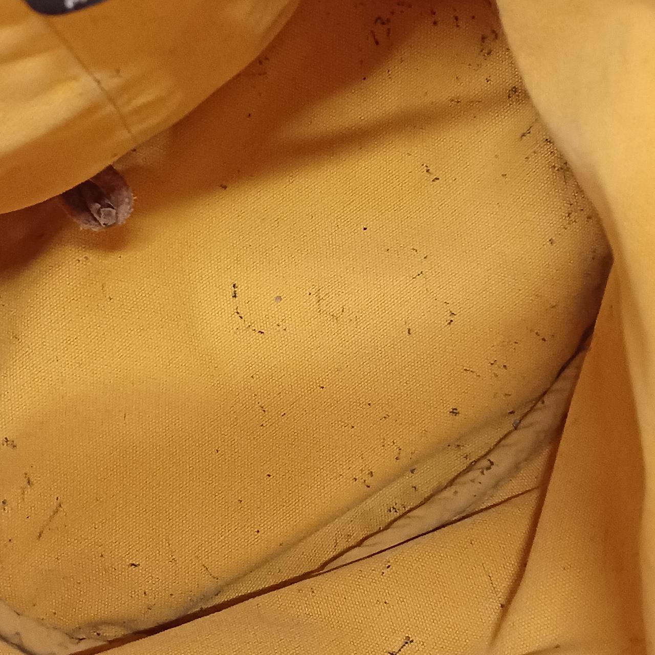 内側ペン跡のような汚れ多数