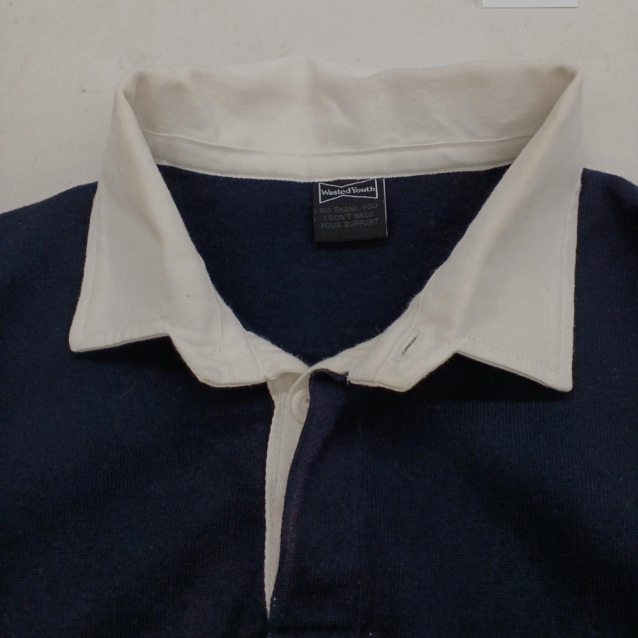 襟ぐりの黄ばみ、合わせ部分の色褪せあり