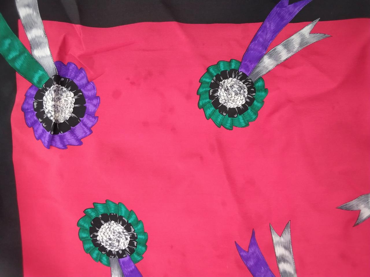 シミがございます。