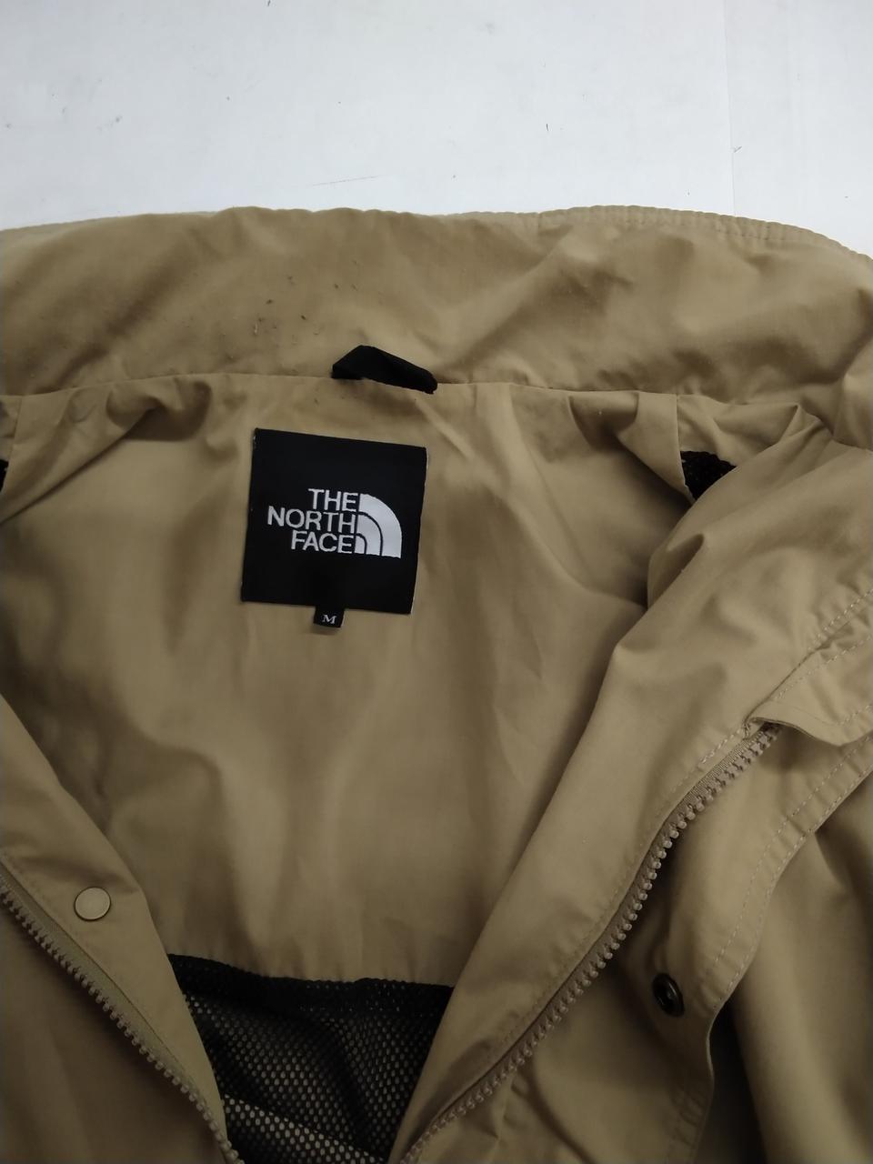 衿に黄ばみ毛玉あり