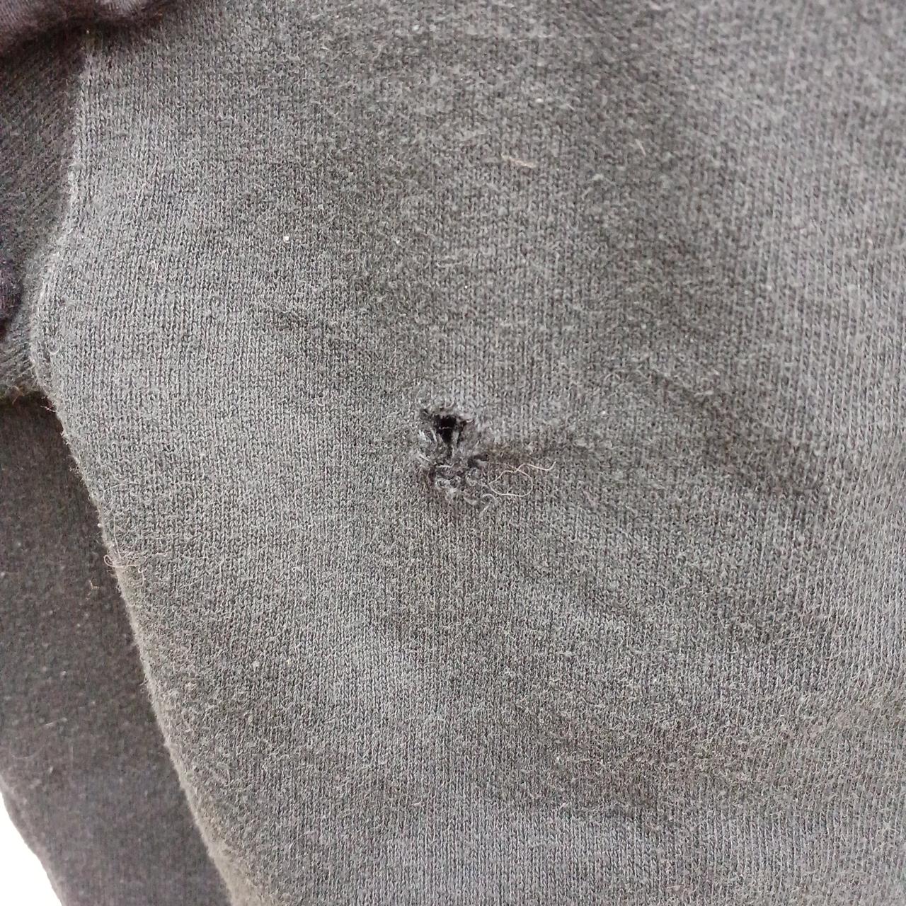 左背面大きな穴あり