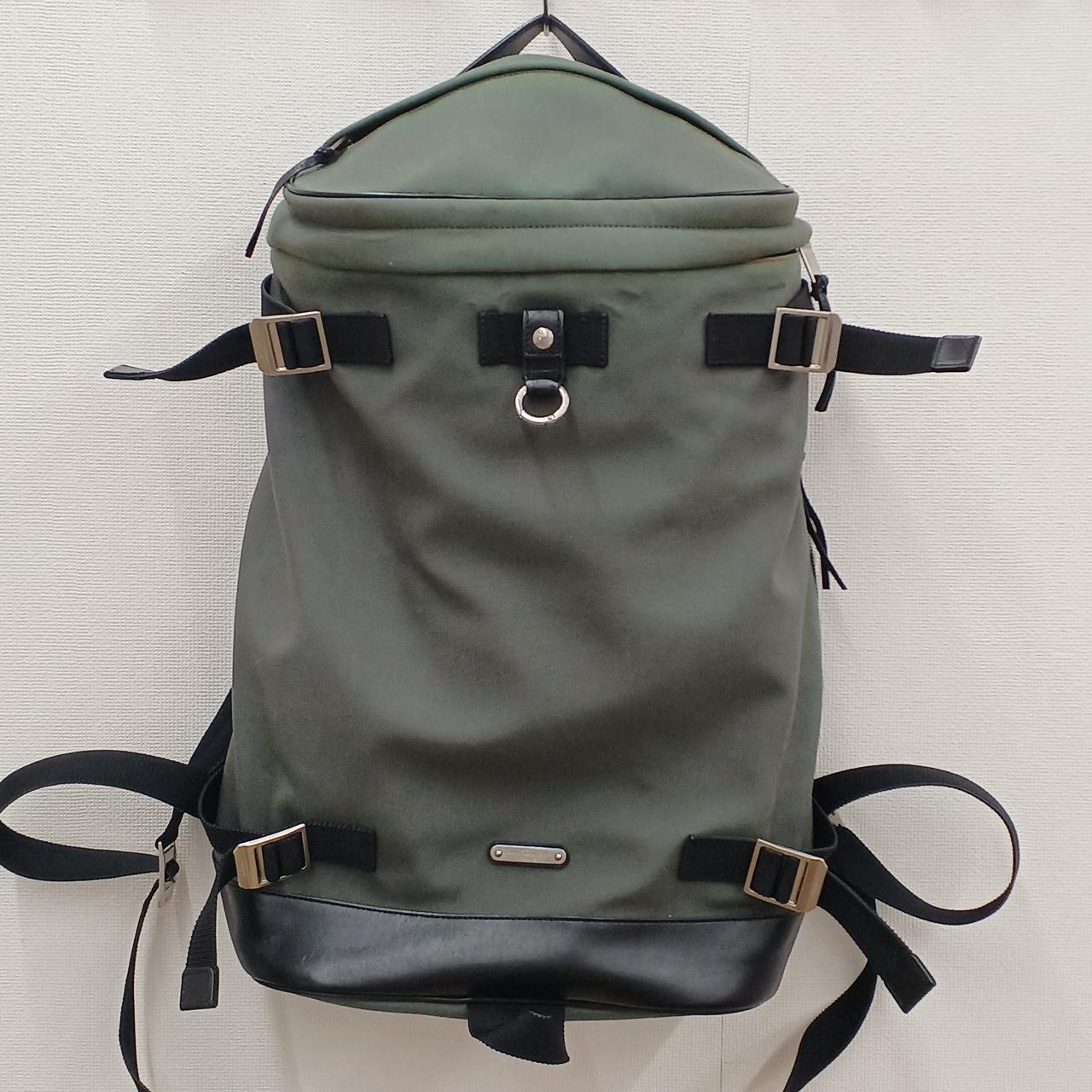 全体的に色褪せございます。