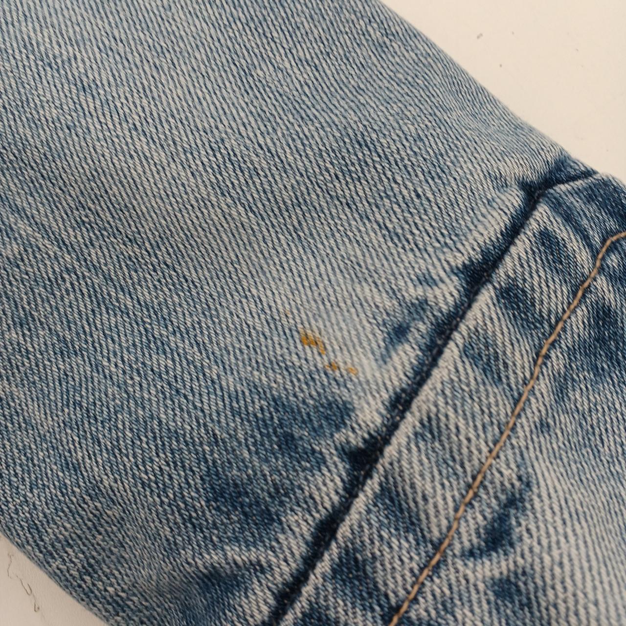 左袖に汚れあり