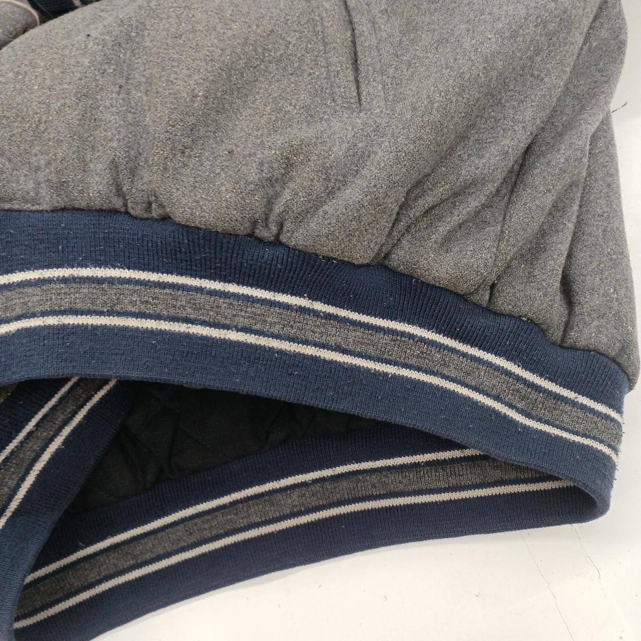 裾のリブに毛玉あり