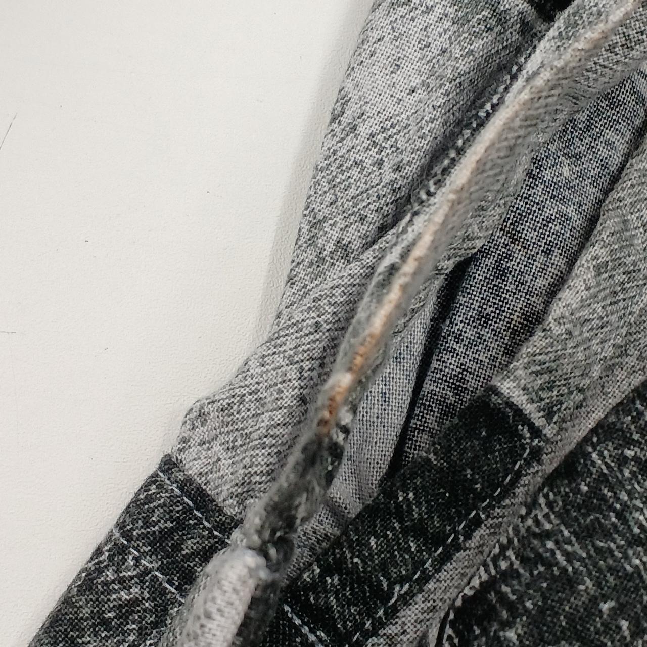 左袖口に汚れあり