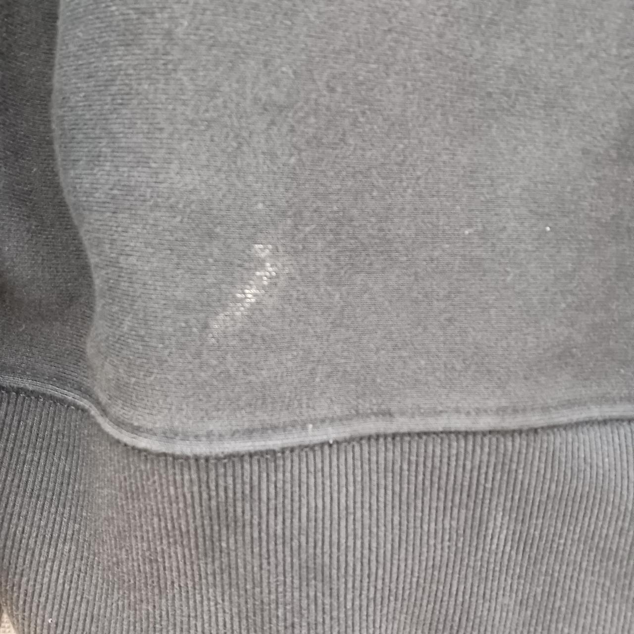背中左下部分にお汚れございます。