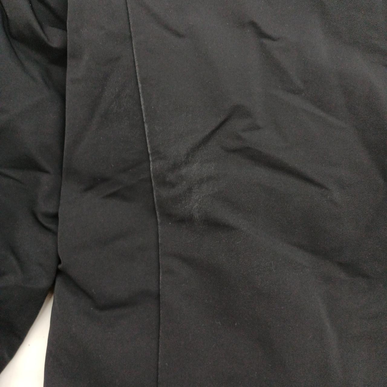 後ろ身頃に汚れあり