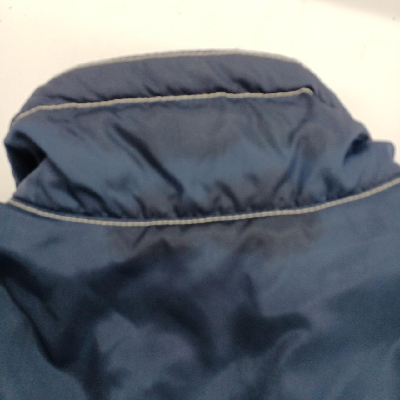 首もと後ろ汚れあり