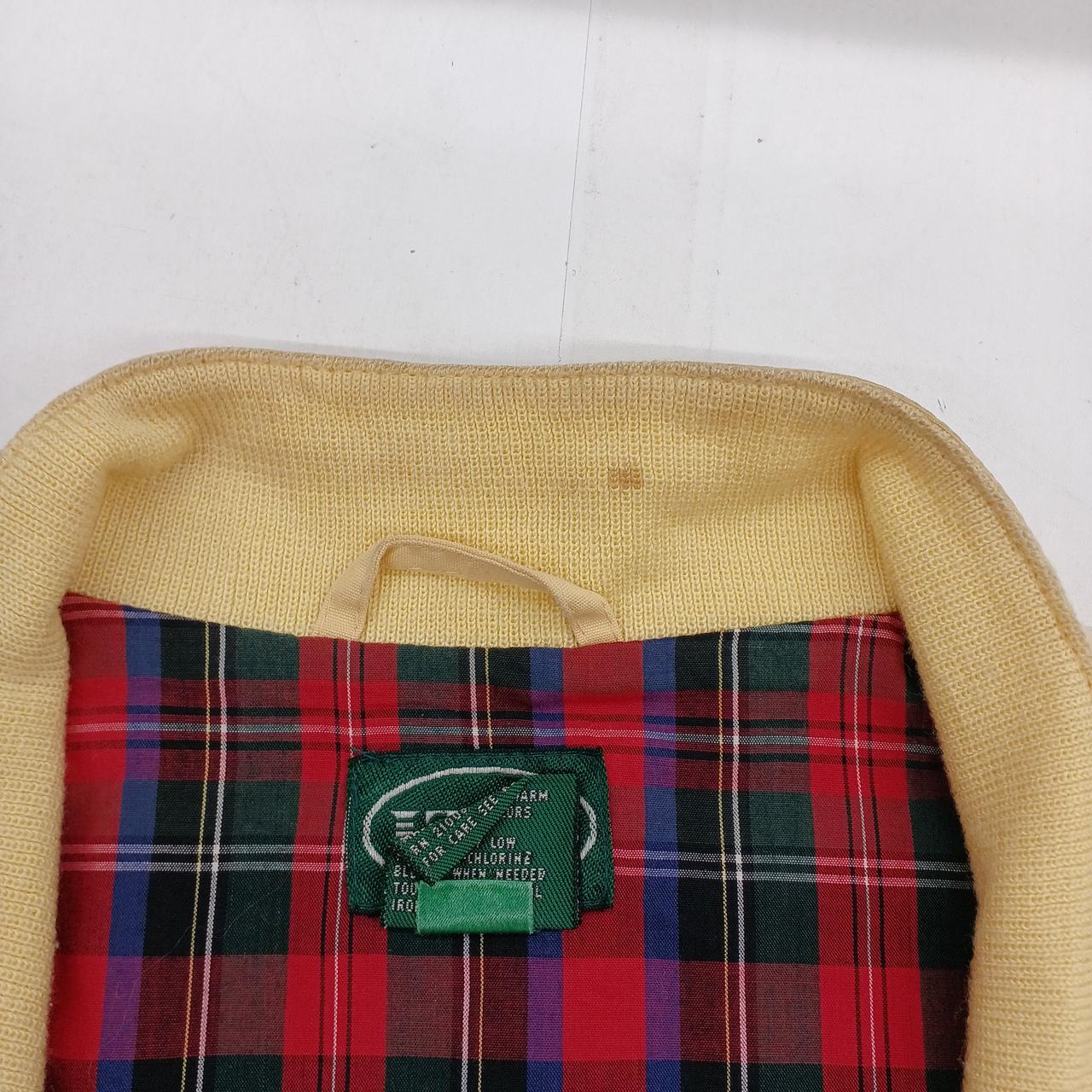 襟元に汚れあり