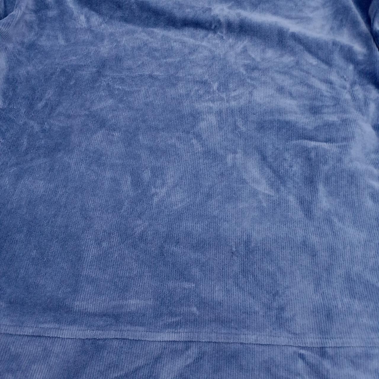 後ろ身頃、色褪せやシワあり