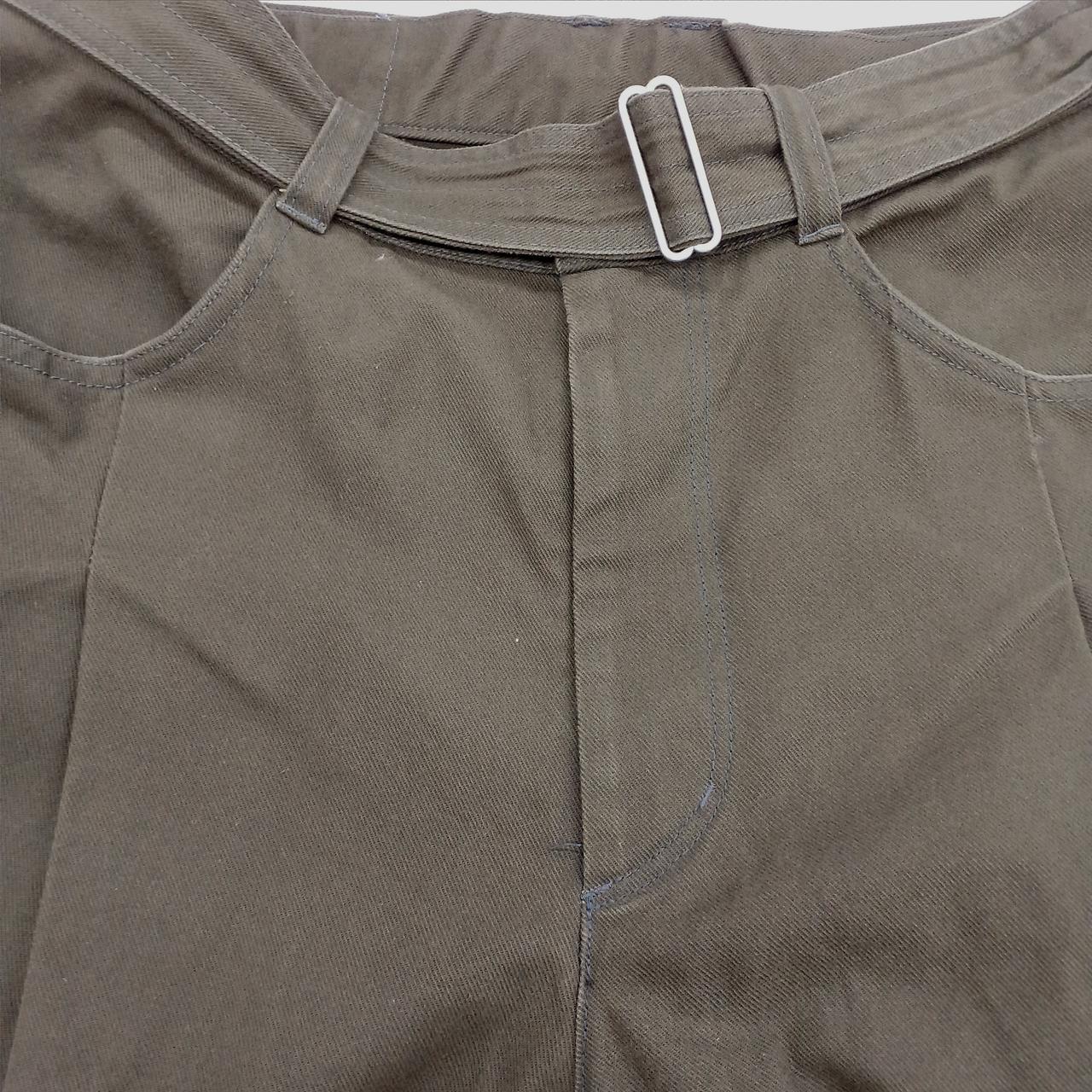 ファスナー部分、ポケット部分に色褪せあり