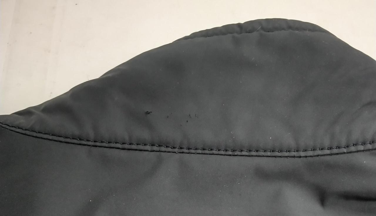 後ろ襟部分ダメージ