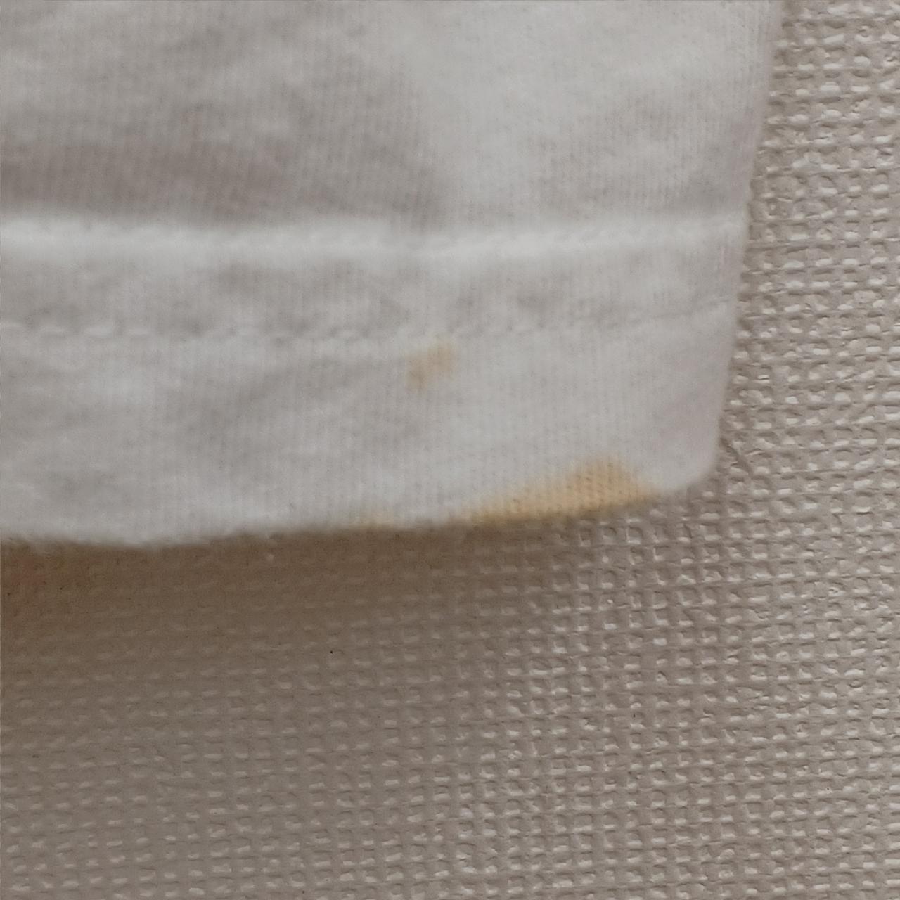 右後ろ側裾に汚れあり