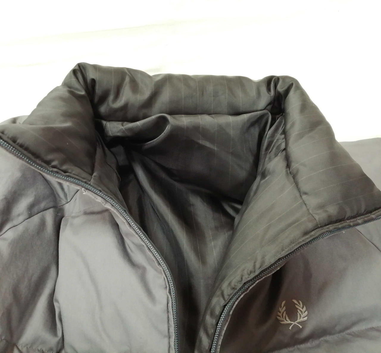 襟元ラメ汚れ有り