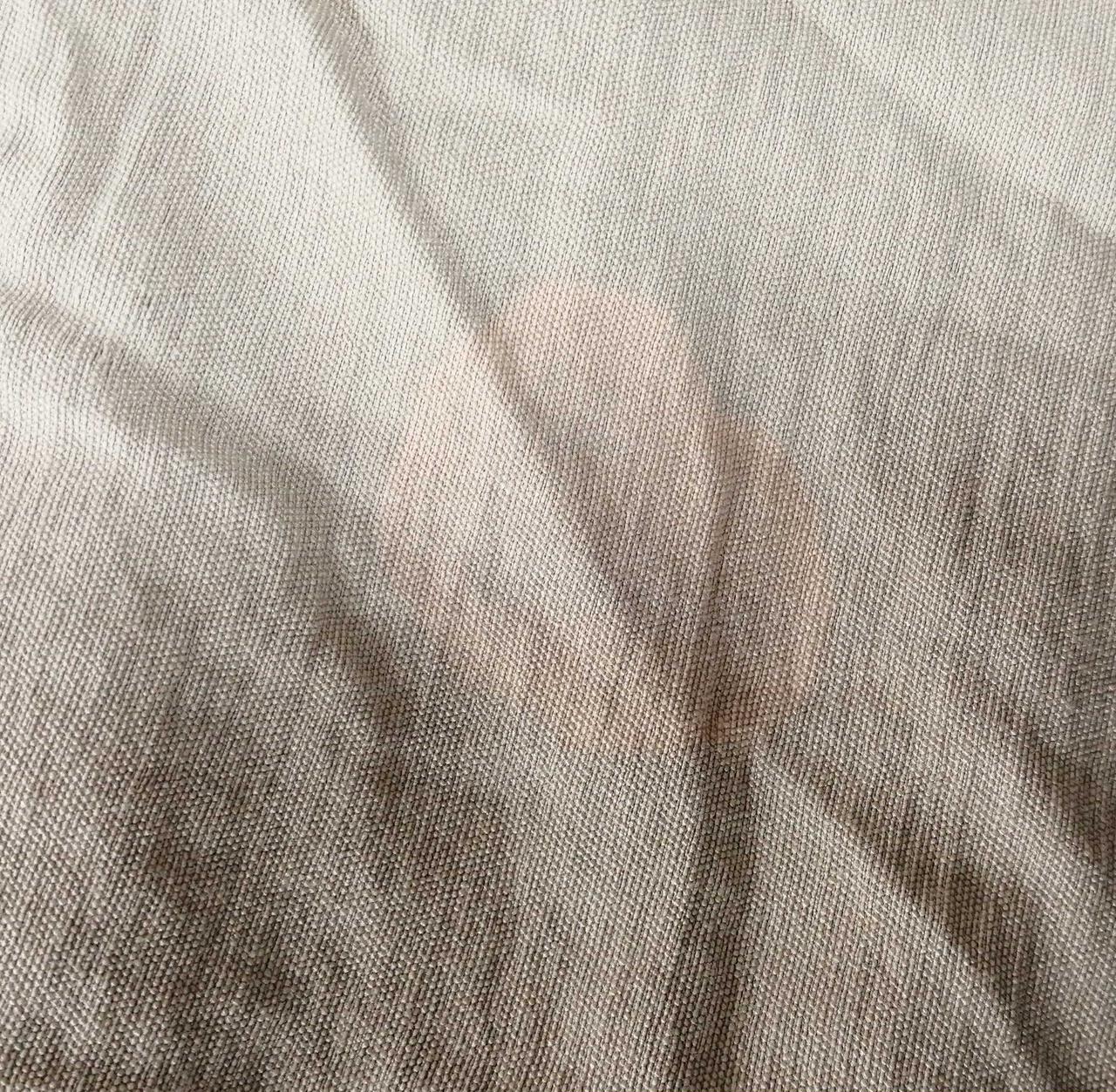 左裾付近、変色有り