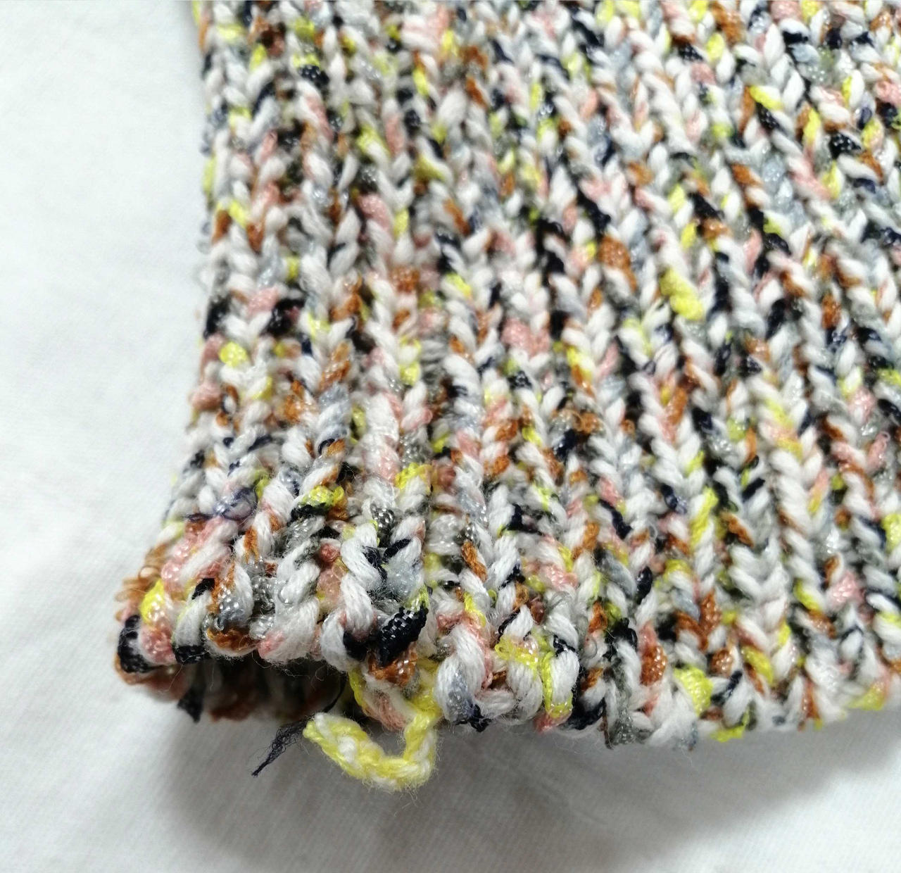 糸飛び出し有り