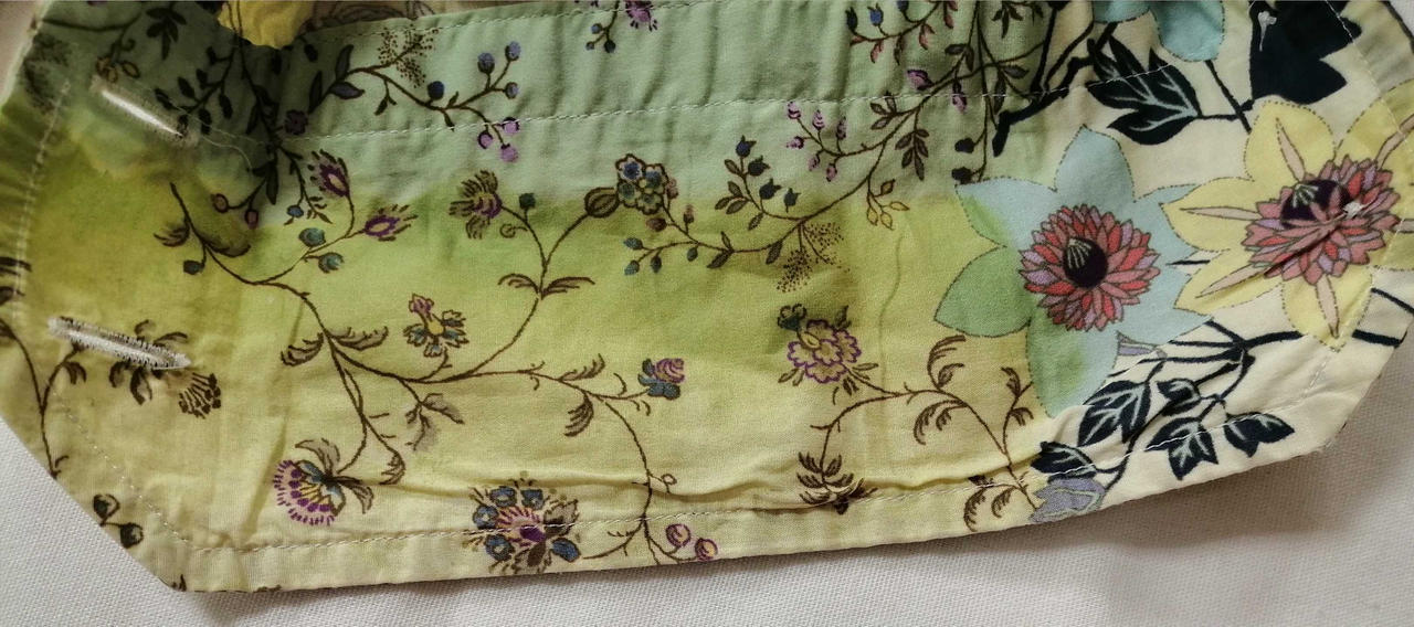 見えにくいですが袖汚れ有り