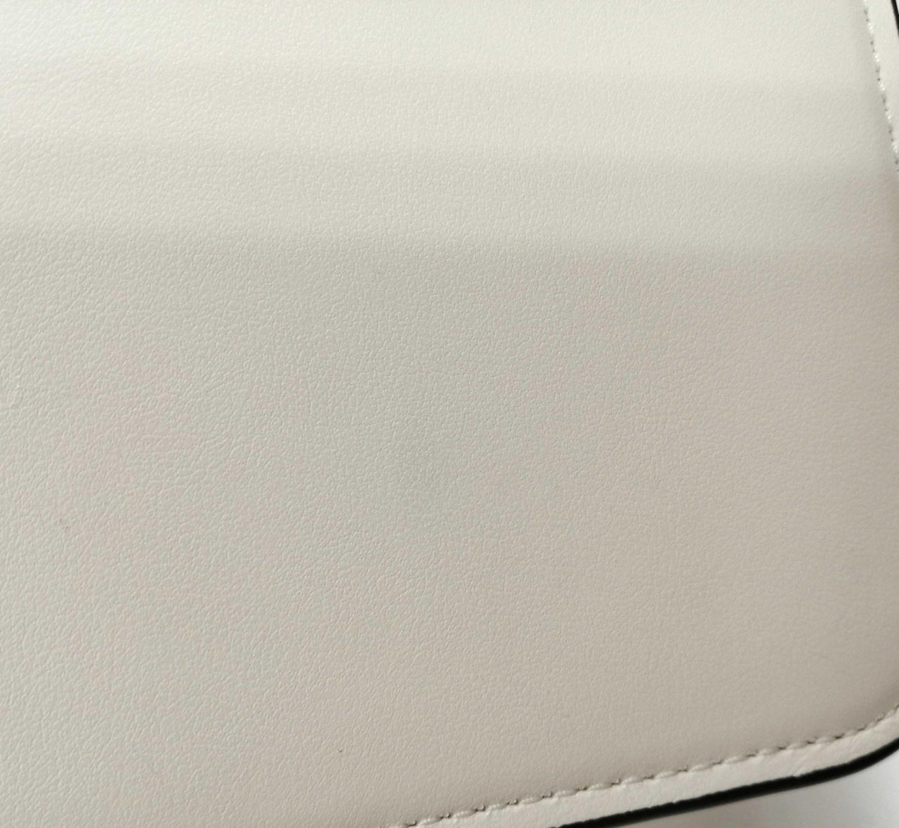 背面薄汚れ有り