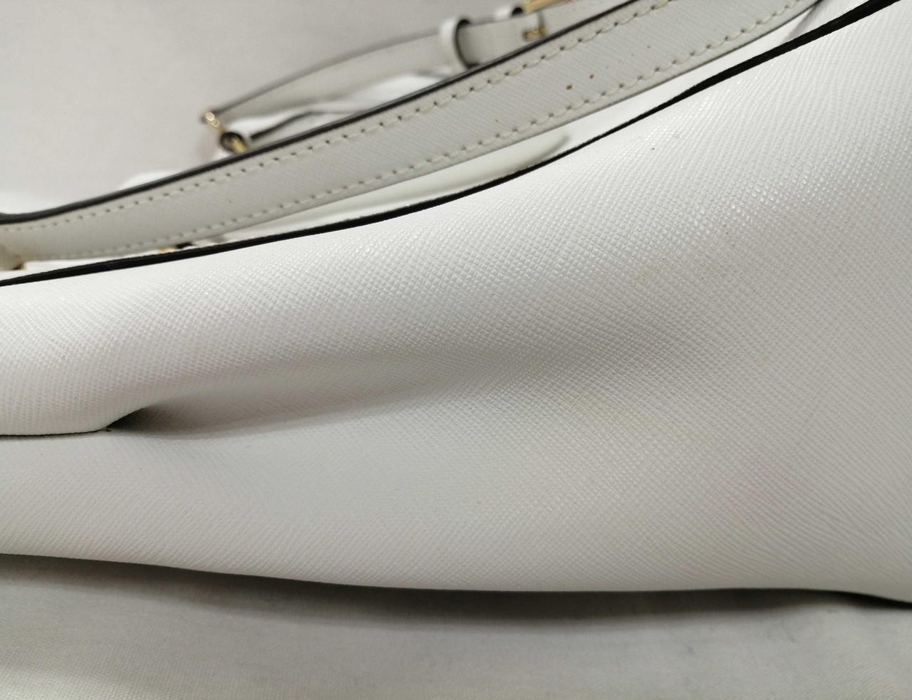 汚れ、見えにくいですが変色有り