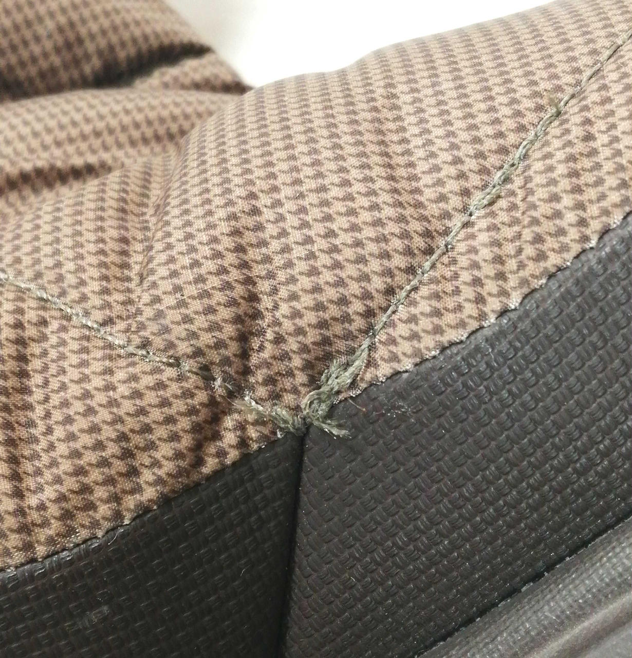 糸が出ています。