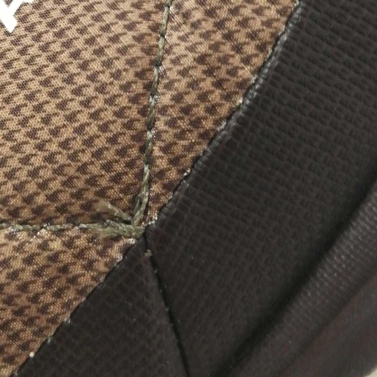 糸が出てます。