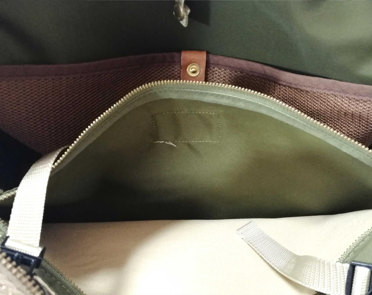 糸が出てます。