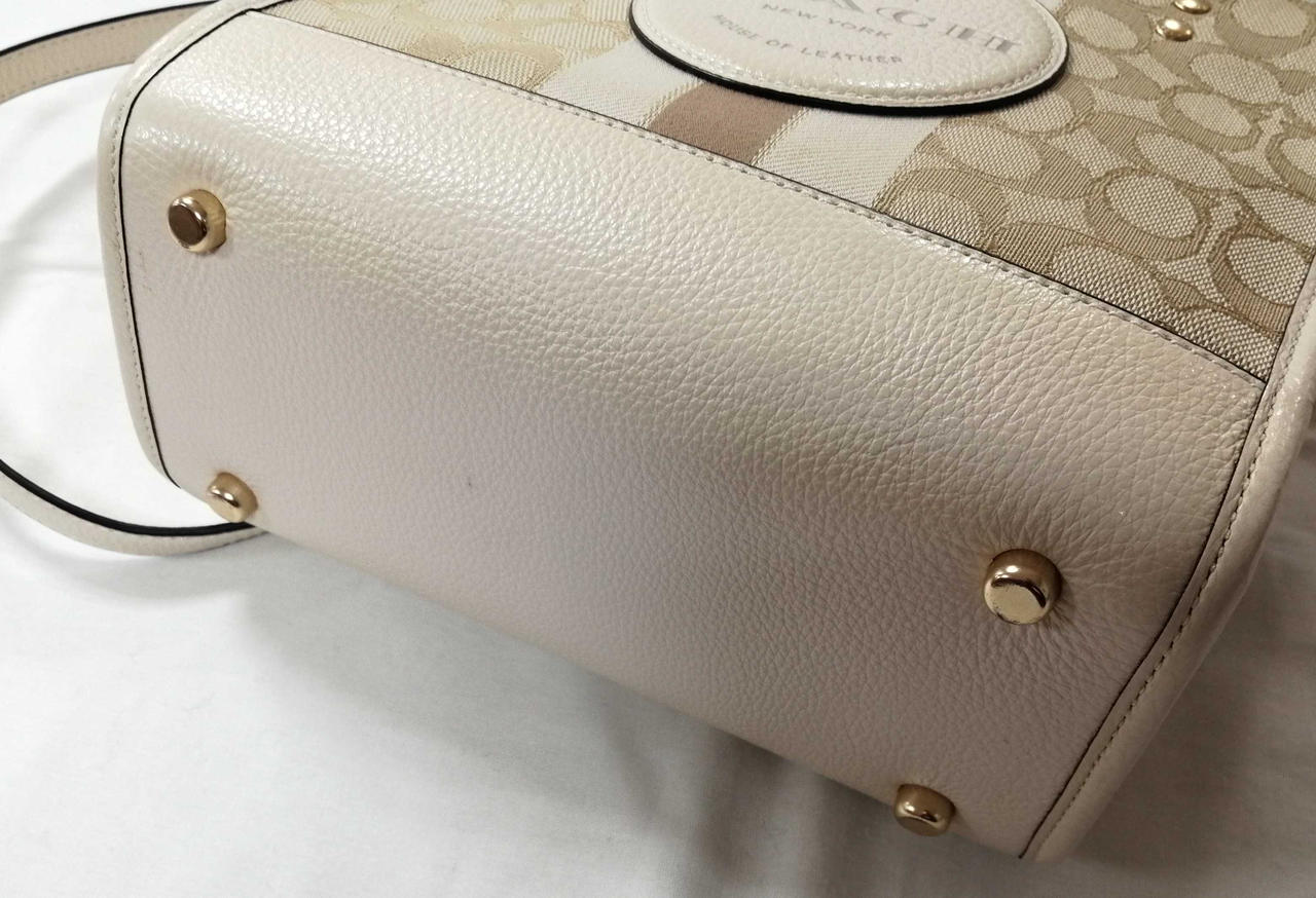 見えにくいですが黄ばみございます