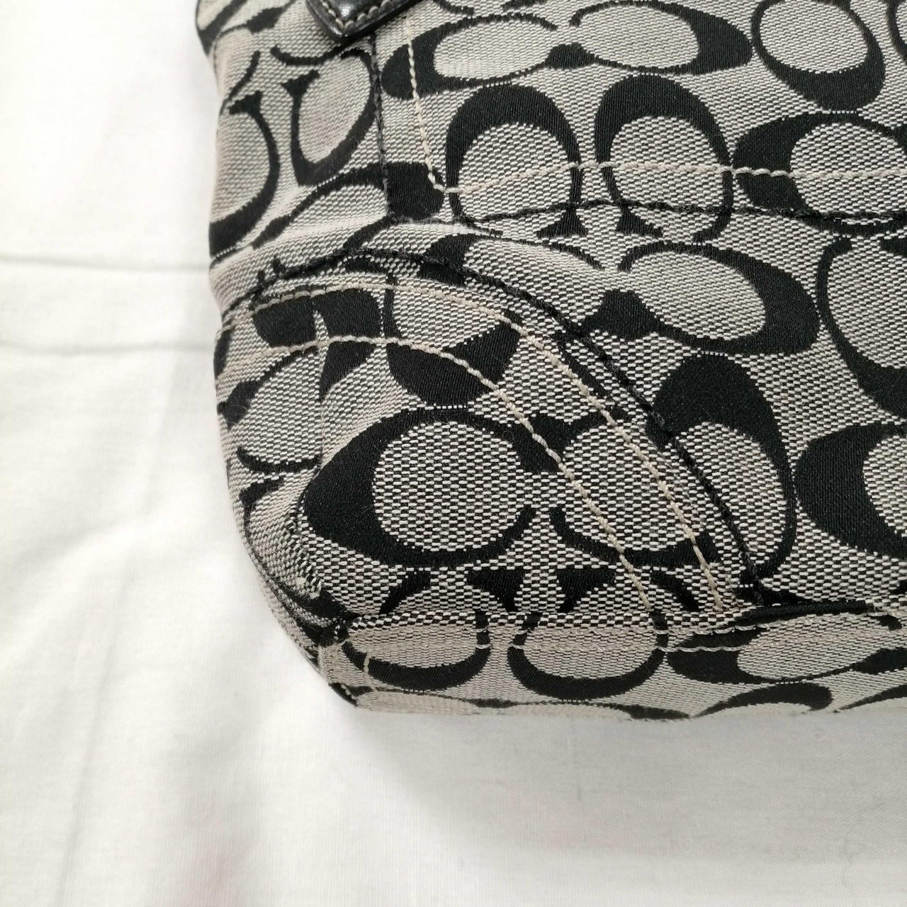 ステッチ少々汚れ有り